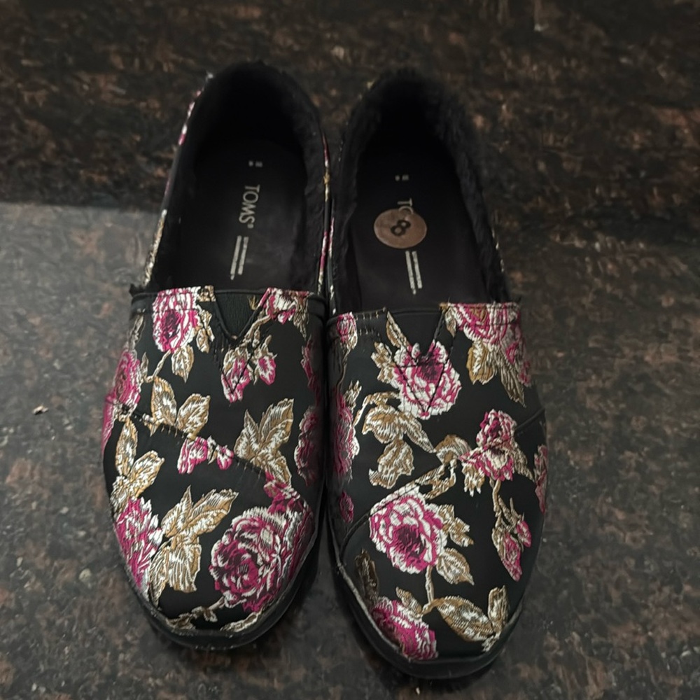 TOMS Alaprgata Leather Wrap : Black Metallic Floral Brocade W8